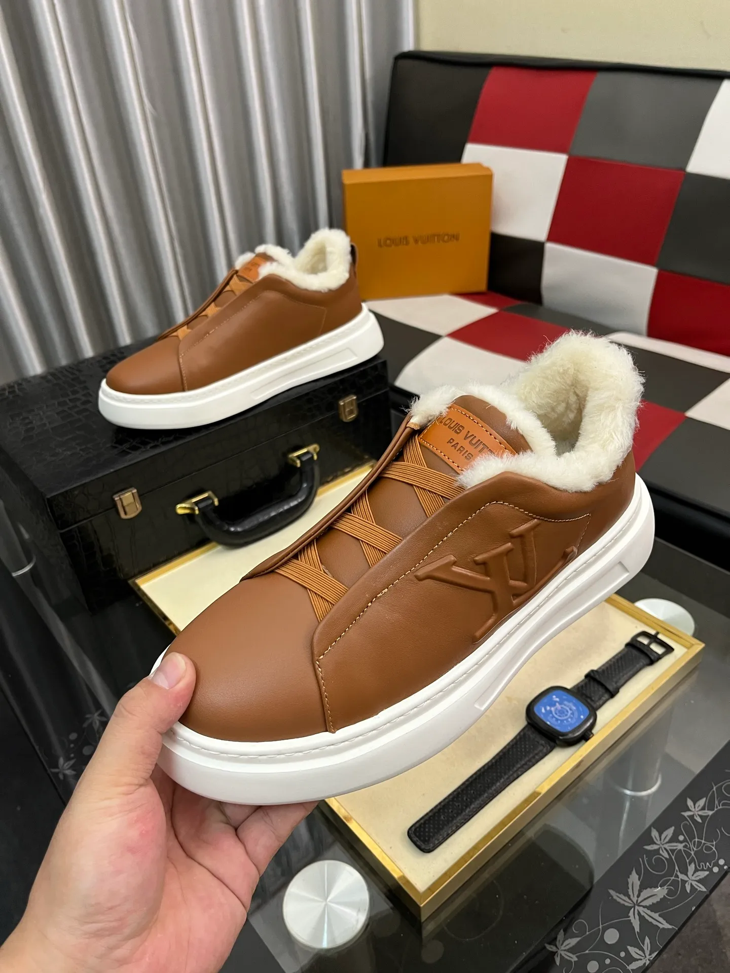 Men's shoes 💰480⌚️⌚️《Louis Vuitton/LV Louis Vuitton》casual shoes are a must-have for trendy men😍😍 Original brand imported from Italy, imported original leather, cow lining (refuse to discolor and grind feet) sole: original sole provided by the original factory, French lazy style design ⚠️fitting on the feet. Original quality super comfortable original sole. Code number: 38-442️⃣Colors available
